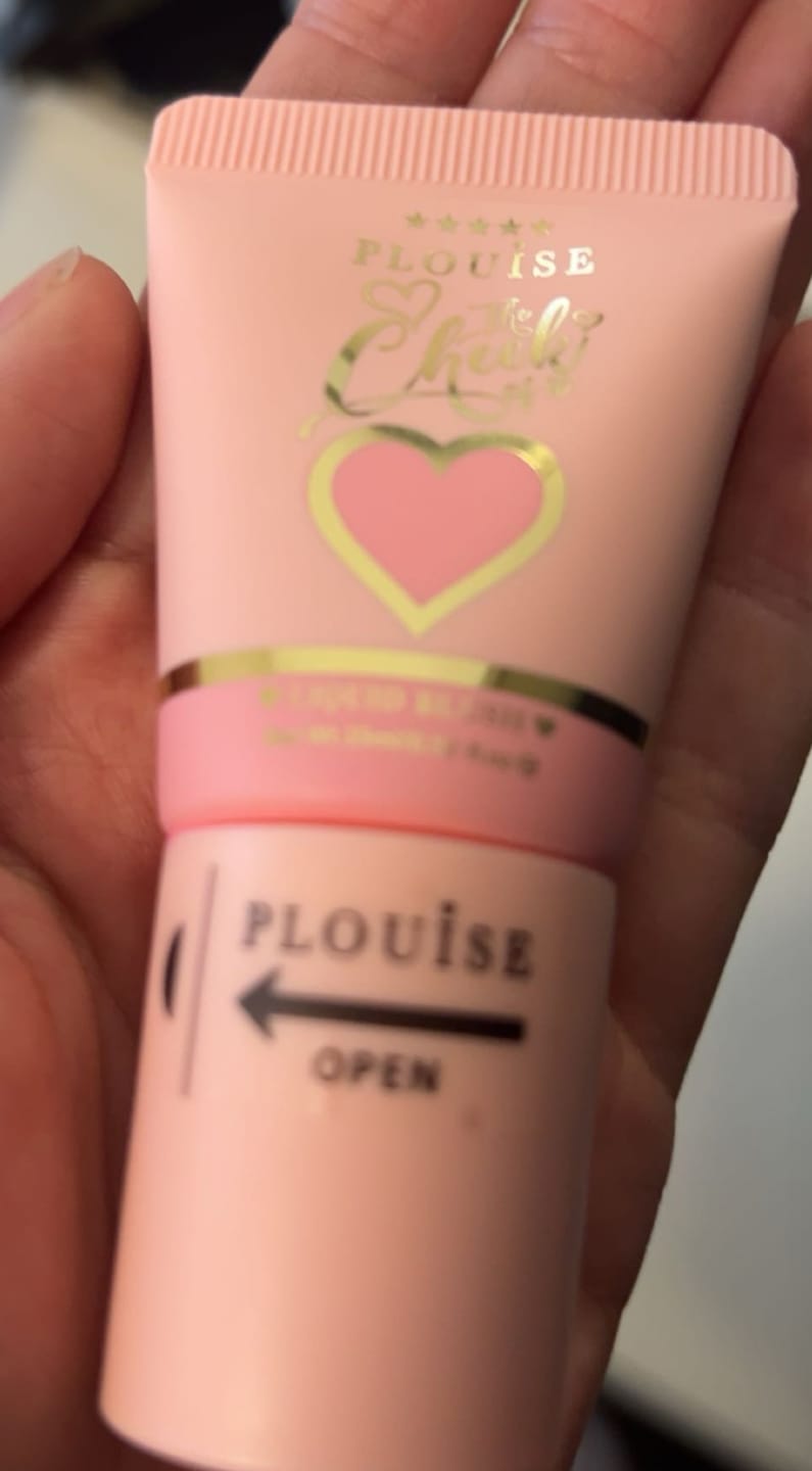 Reseña de la foto del cliente de P.Louise The Cheek Of It Liquid Blush Legally Pink Magazine