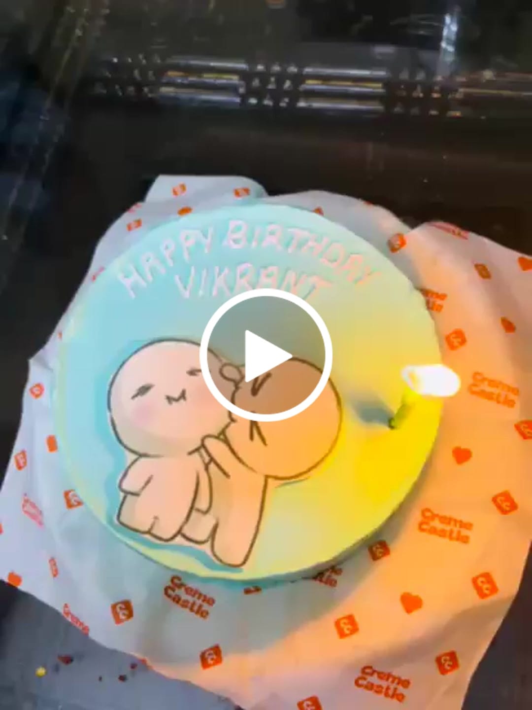 Customer video review of Couple Love Kiss Cake