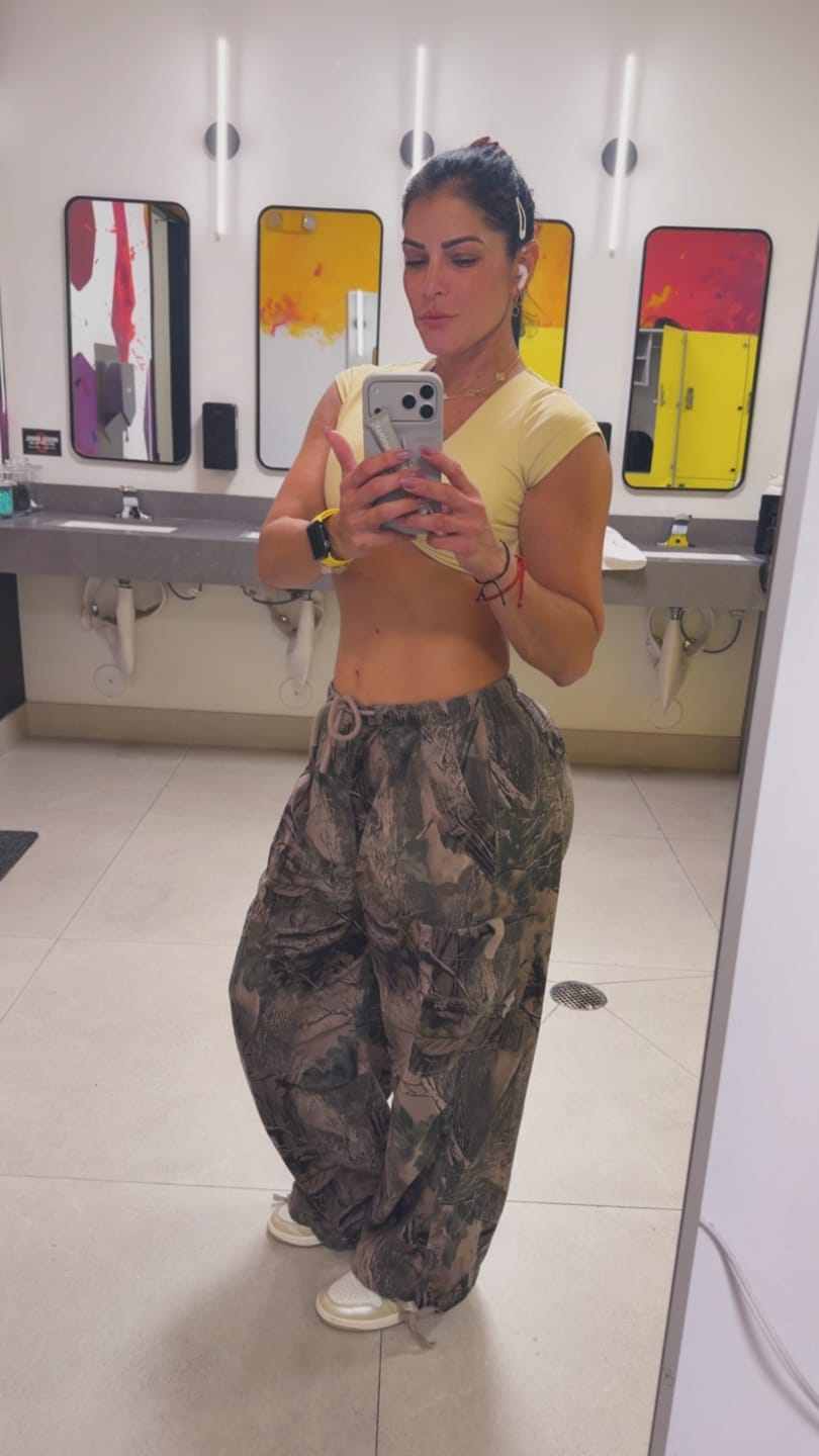 Customer photo review of W283 Off-Duty pants