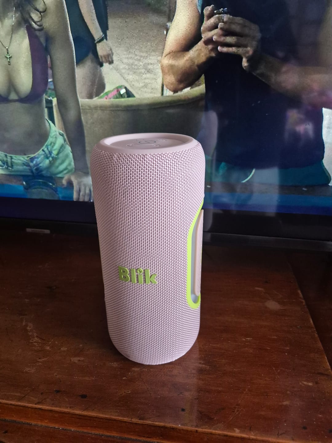 Customer photo review of Parlante Bluetooth Portátil Blik Hypebass40 40W IPX5 8 Hrs Crema