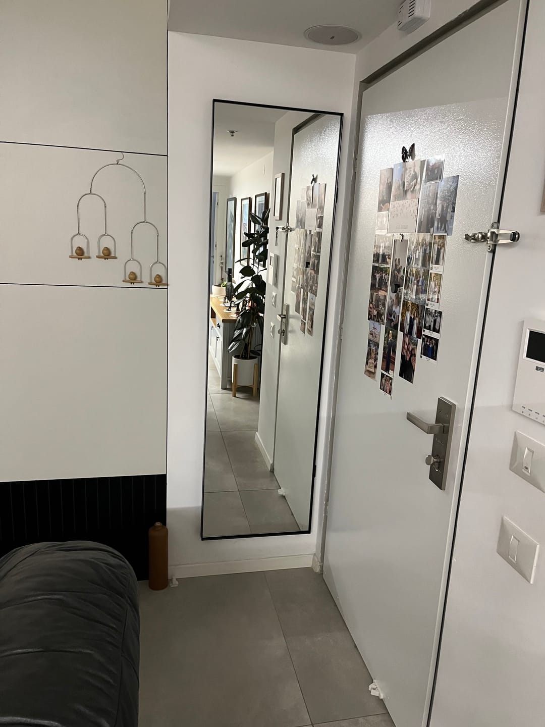 Customer photo review of דלת מראה להסתרת ארון חשמל