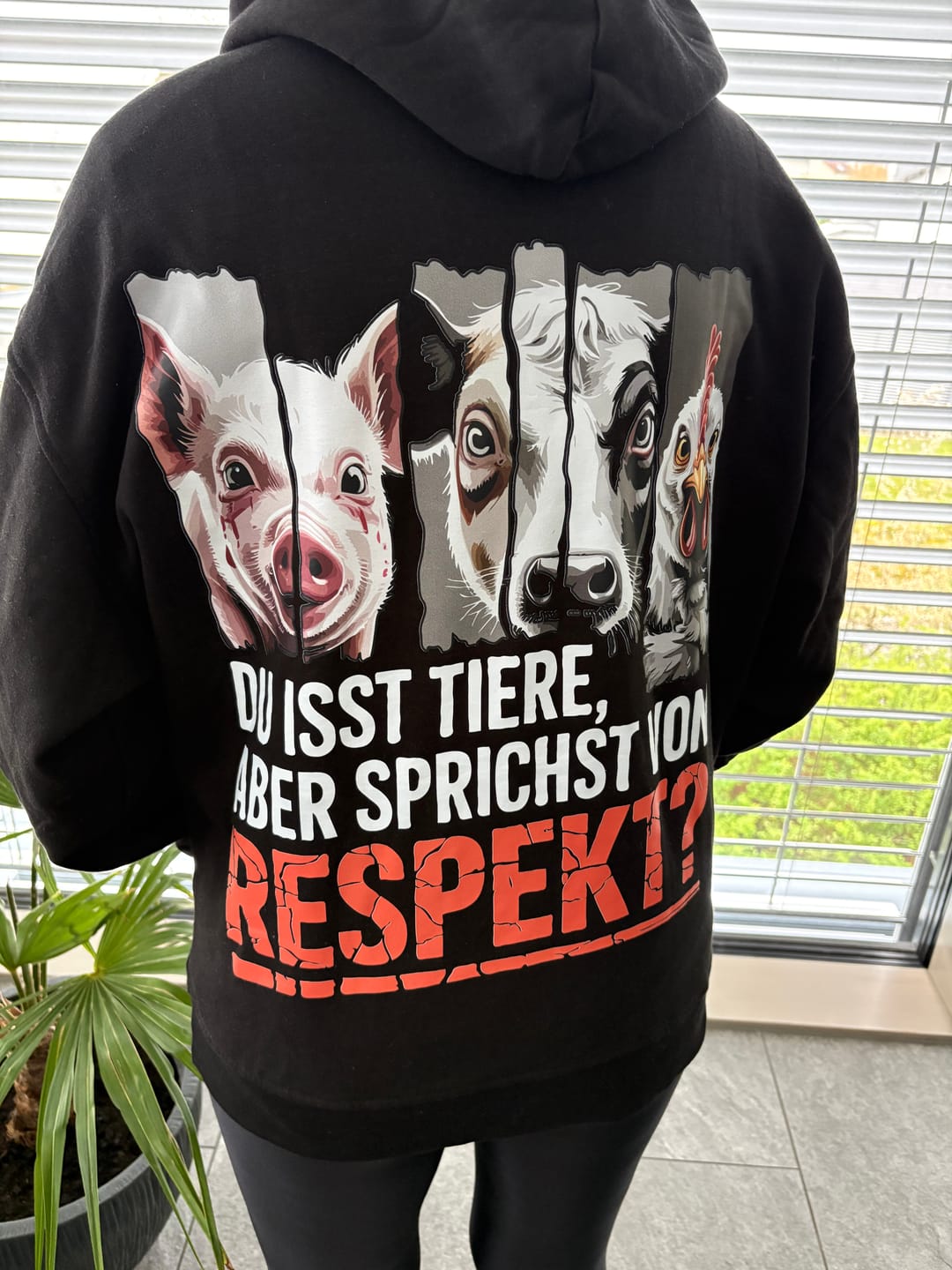 Customer photo review of Du isst Tiere aber sprichst von Respekt? - Premium Hoodie