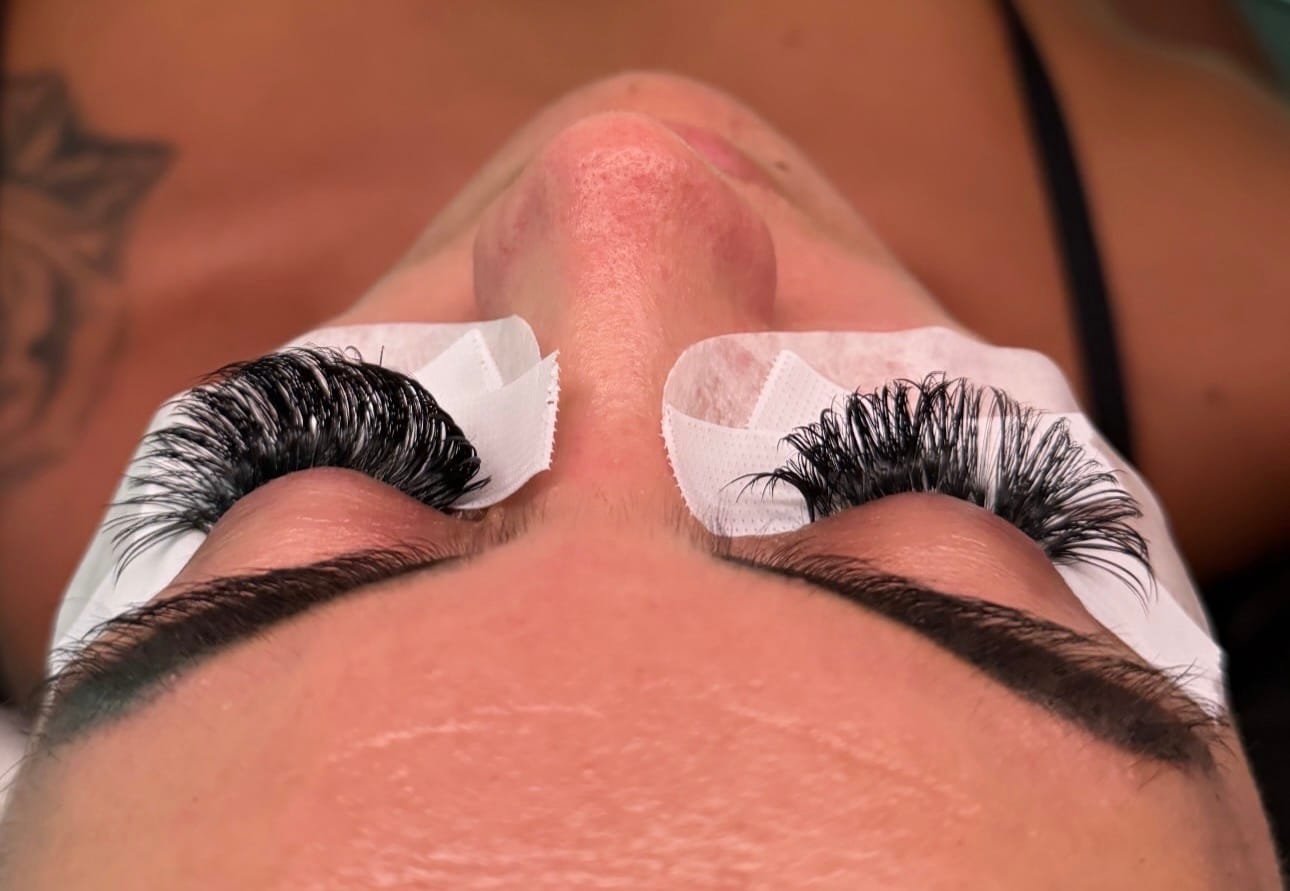 Customer photo review of MVP Lash Adhesive - Best-Selling Pro Glue | 7-Week Retention, 1-2s Dry Time | 10ml