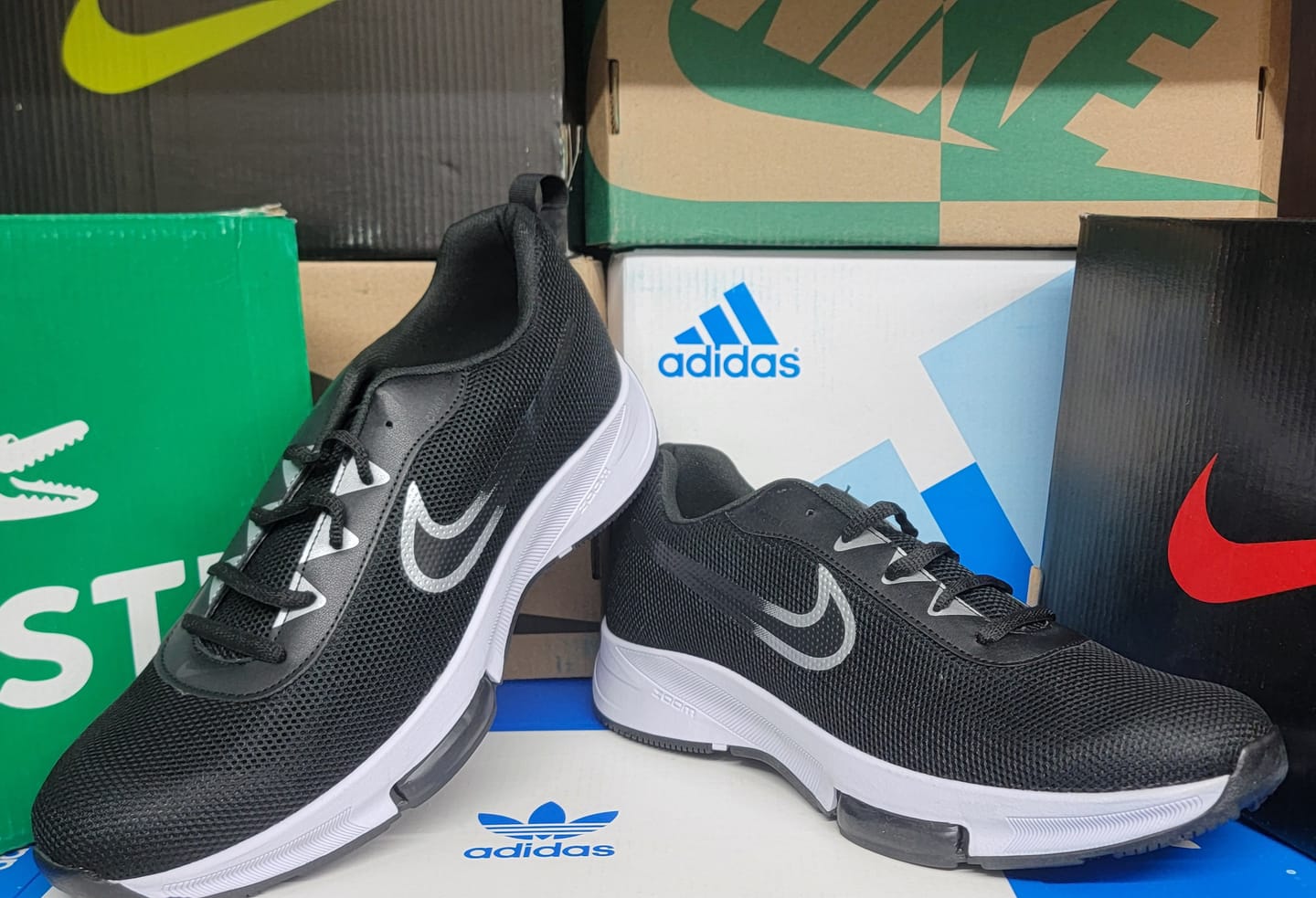 Customer photo review of Tenis 025 Negro Plata Negro