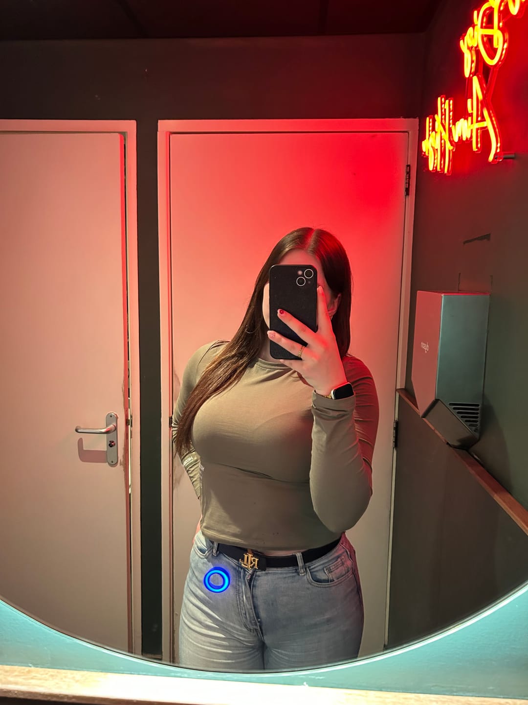Customer photo review of LABEL LONGSLEEVE TOP SAGE