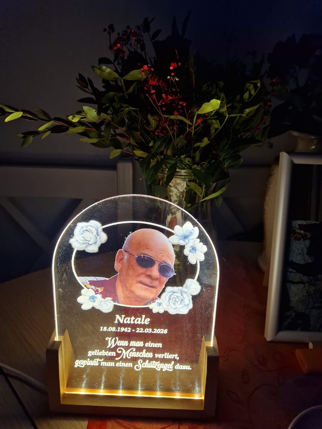 Customer photo review of Schutzengel - Personalisierter LED Aufsteller als Andenken an die Liebsten