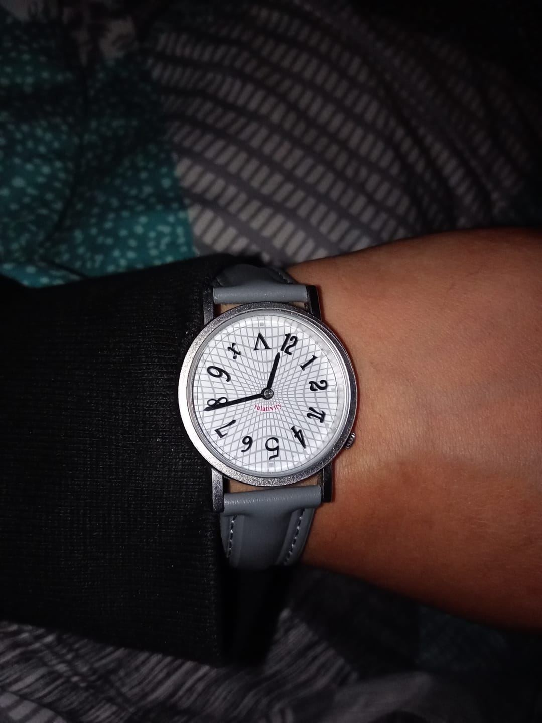Customer photo review of Reloj Análogo Philosophers Guild Relatividad de Einstein 33 mm