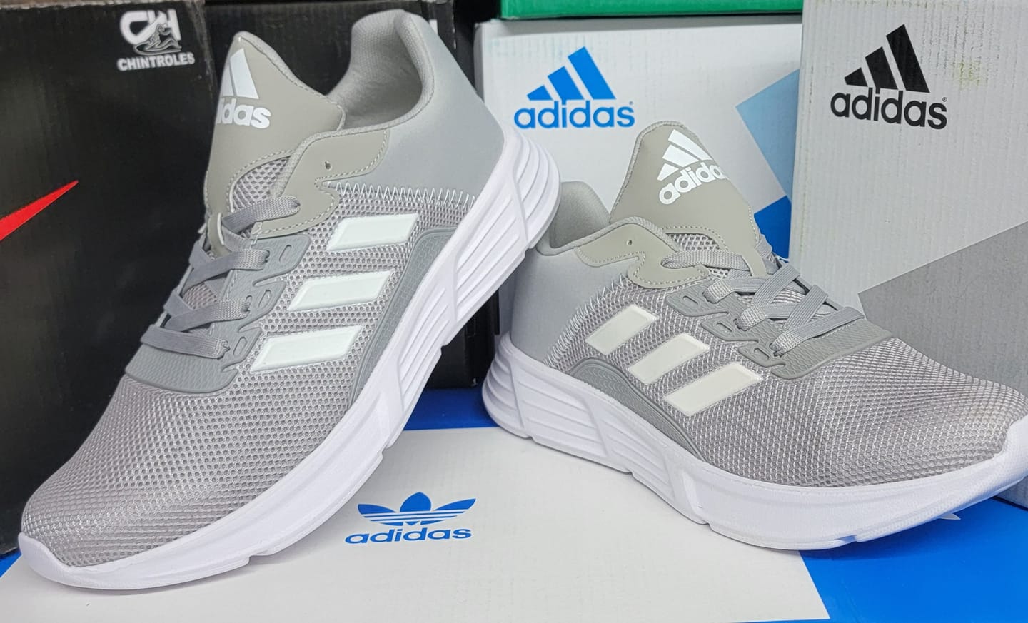 Customer photo review of Tenis 510 Plata Blanco