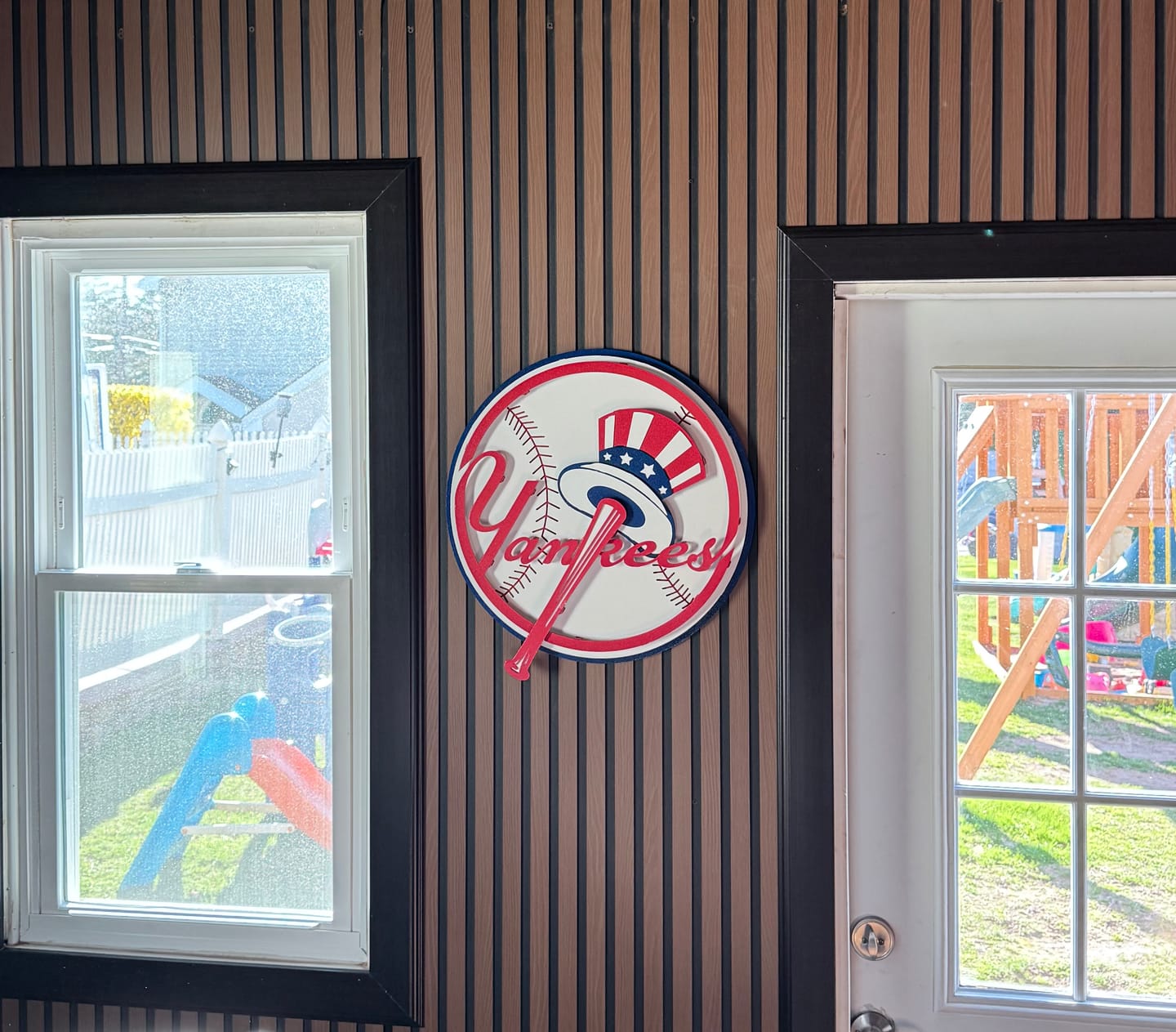 Customer photo review of New York Yankees "BAT AND HAT" 3D Vintage Metal Wall Art