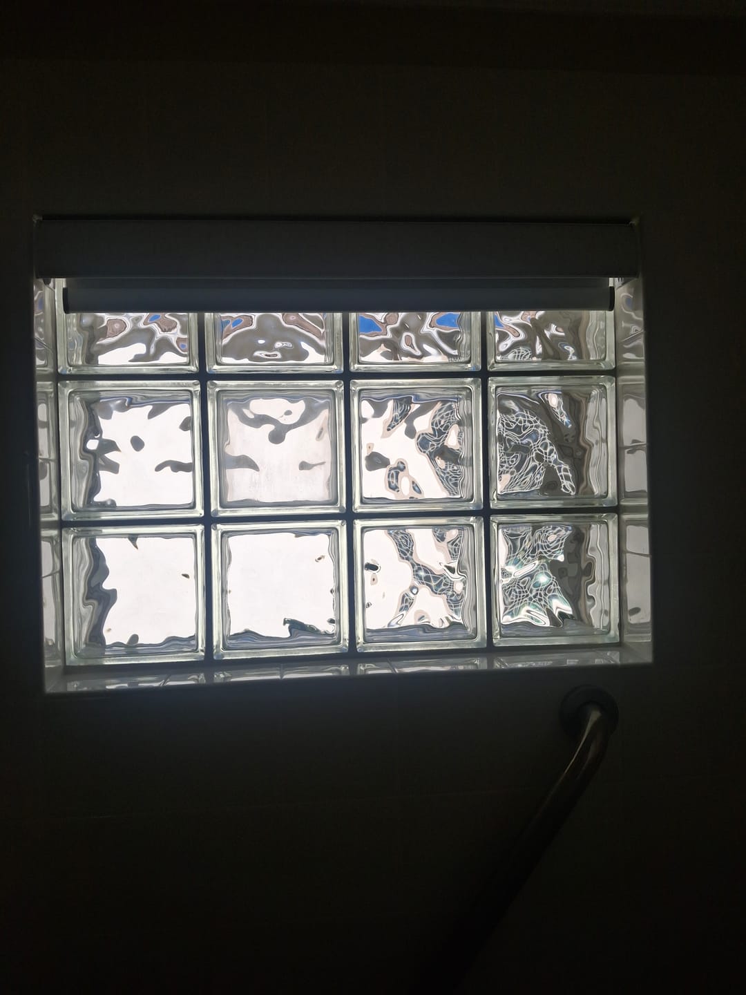 Customer photo review of SmartWings Motorized Roller Shades 100% Blackout Linen
