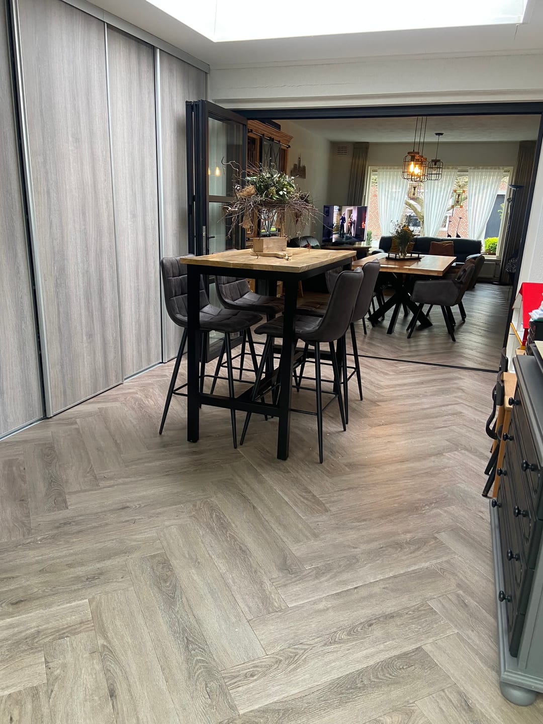 Customer photo review of Bartafel Industrieel | Boomstam bartafels | 135x65x105cm