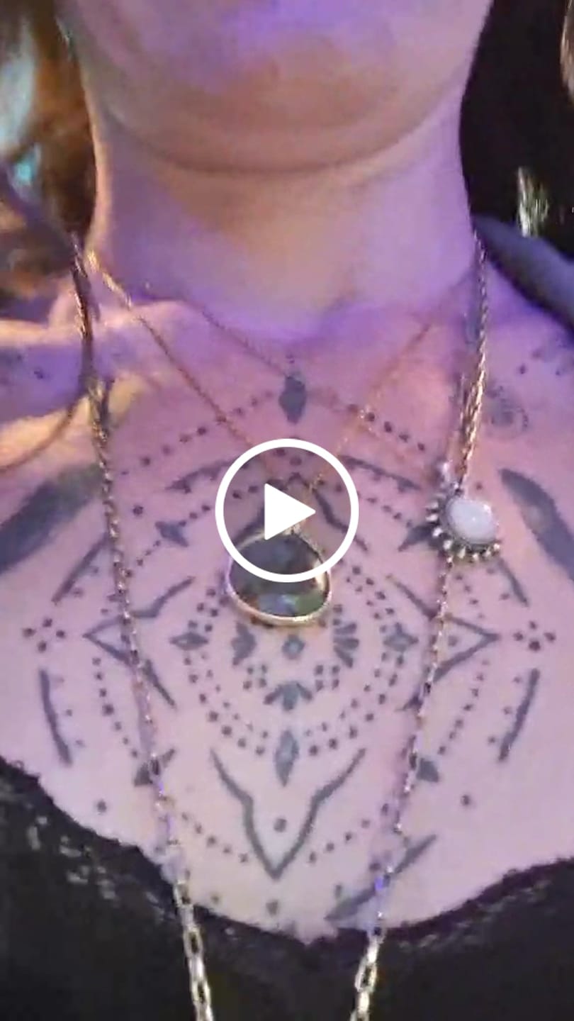 Customer video review of Collier Labradorite Femme