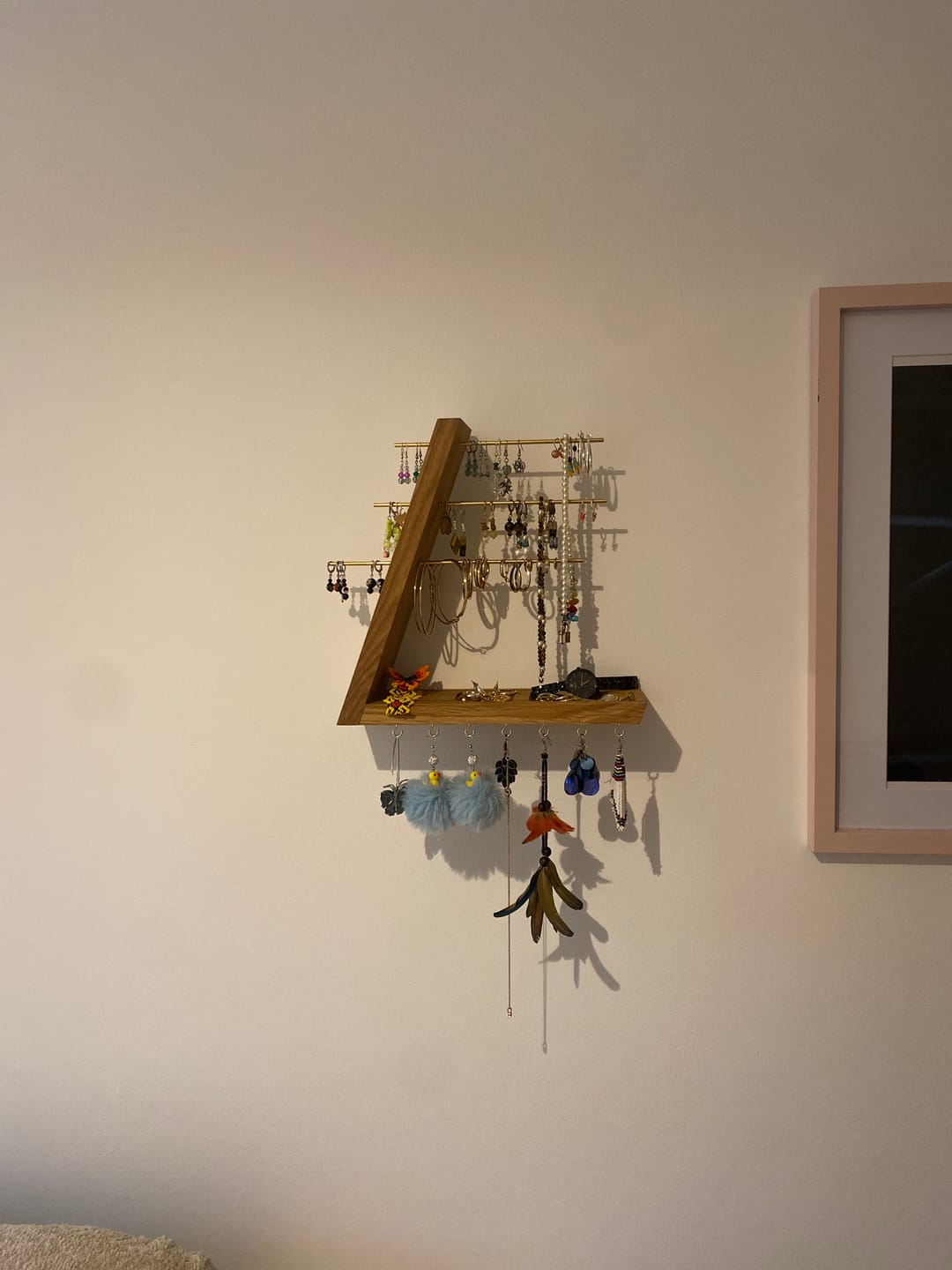 Customer photo review of Handgefertigter Schmuckständer – Ada aus edlem Eichen-Massivholz
