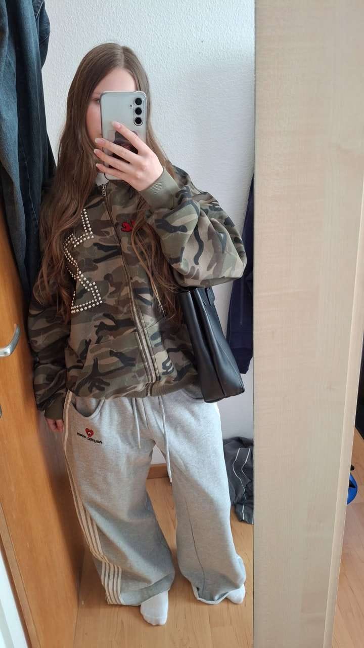 Customer photo review of Aelfric Eden Camo Zip Up Hoodie