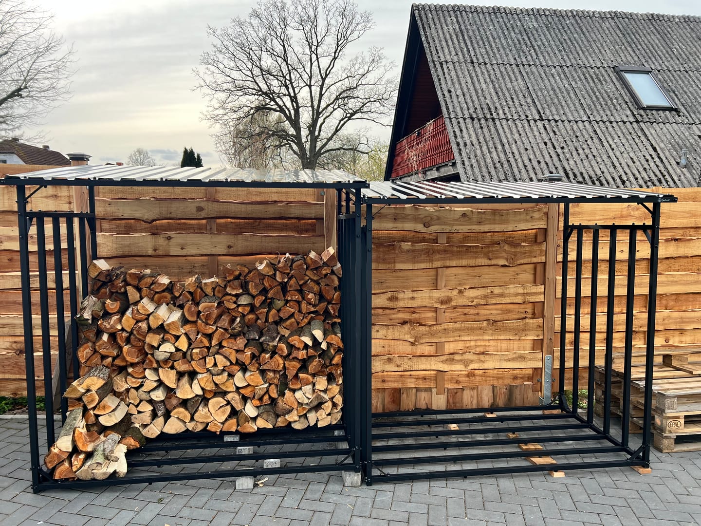 Customer photo review of Gartenzeit® Premium Kaminholzregal für den Außenbereich – XXL, extra stabil & wetterfest