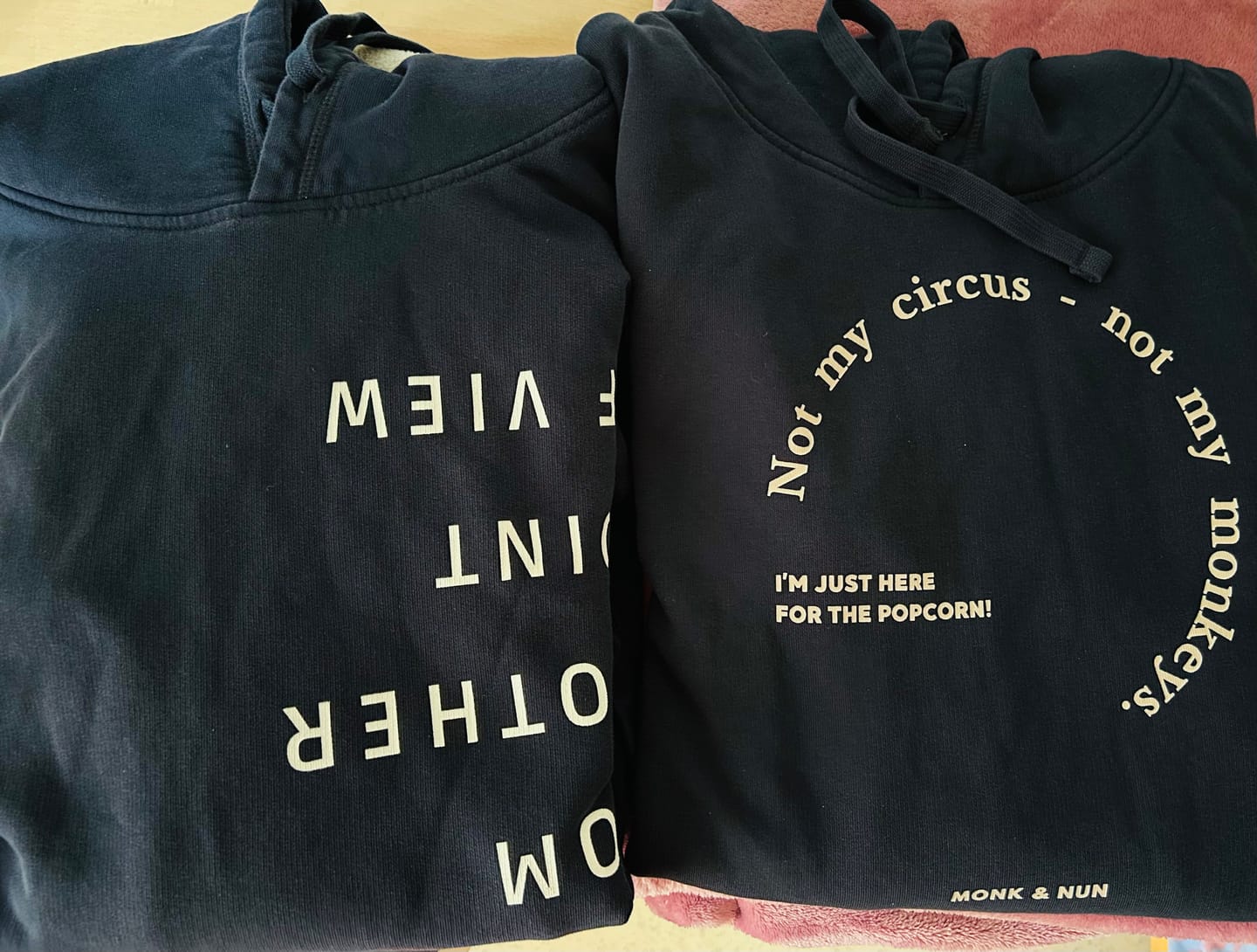 Customer photo review of Damen Hoodie regular fit "NOT MY CIRCUS - NOT MY MONKEYS"