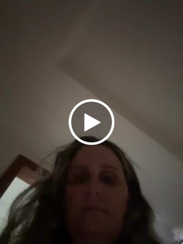 Customer video review of Camisola Kiwi