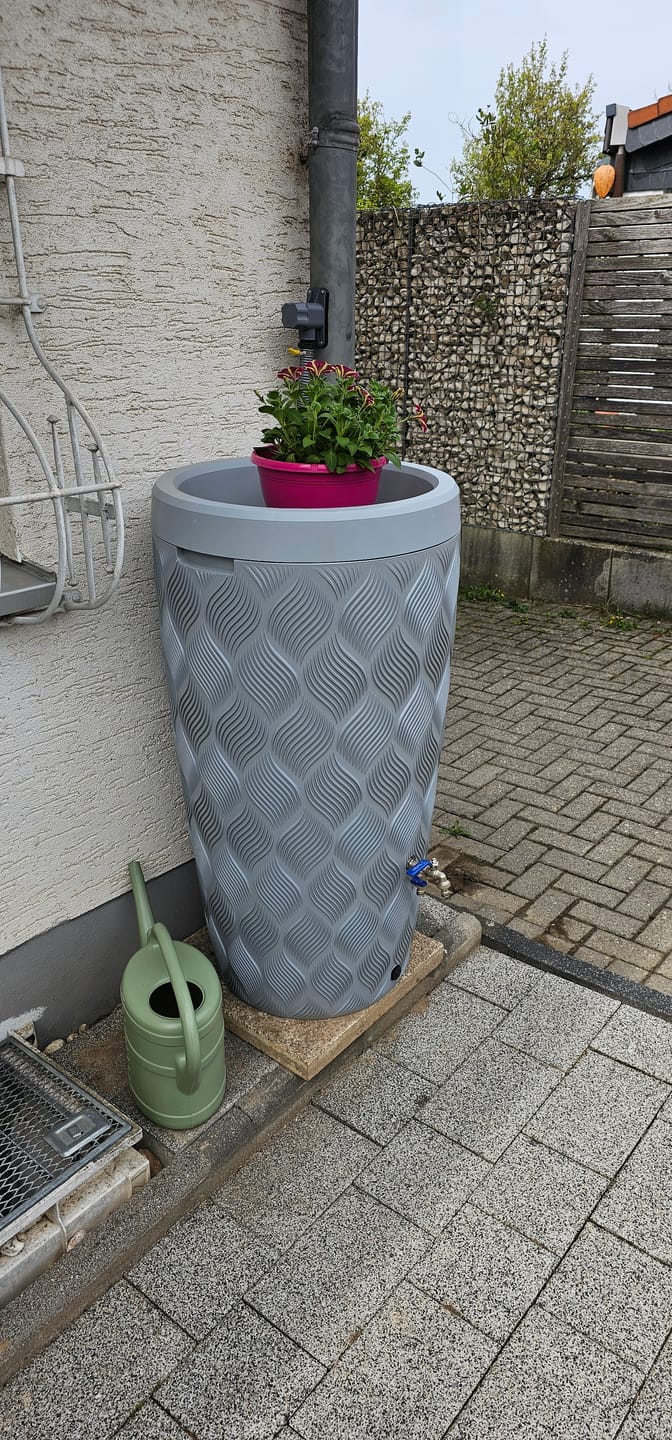 Customer photo review of Regentonne Sebareeze 240 Liter – modernes Design & nachhaltige Regenwassernutzung