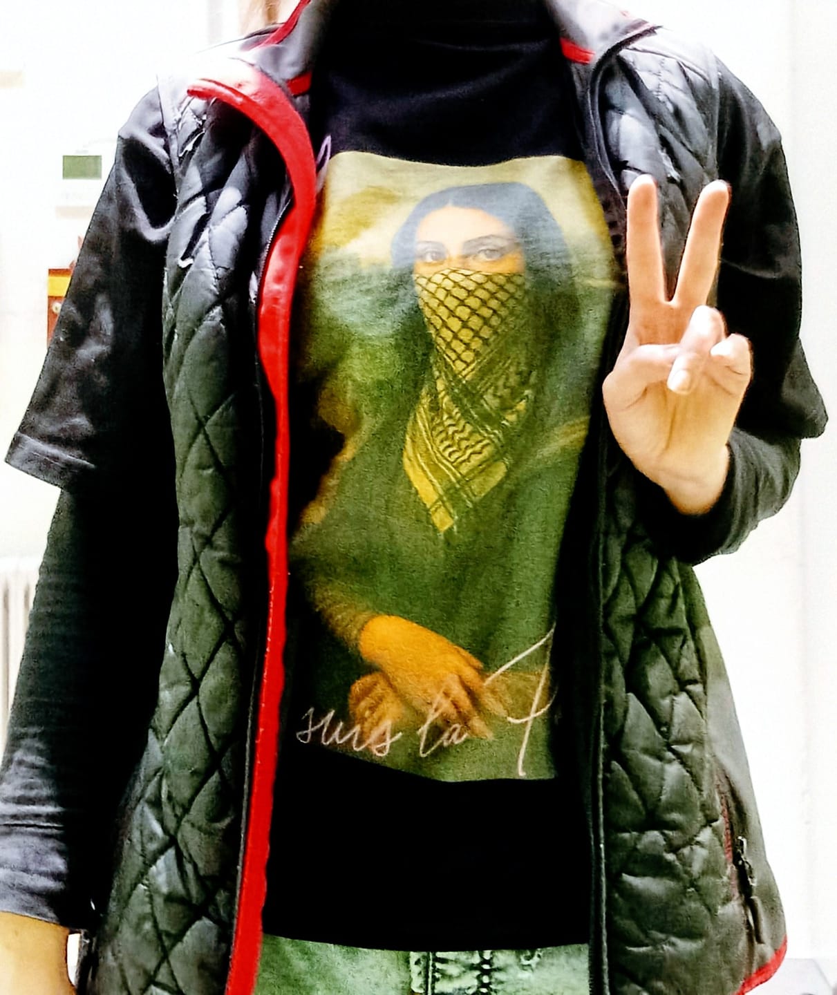 Customer photo review of JE SUIS Oversized Shirt