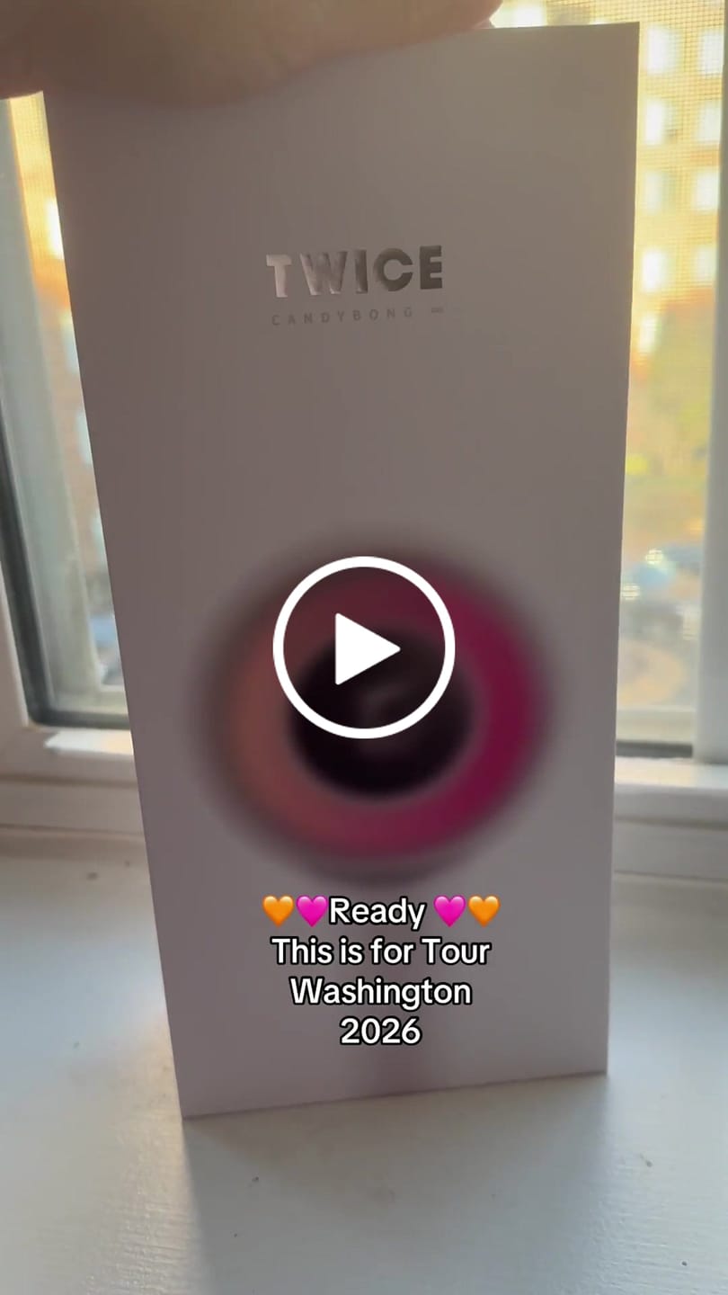 Customer video review of [3RD PRE-ORDER] TWICE - CANDYBONG ∞ OFFICIAL LIGHT STICK