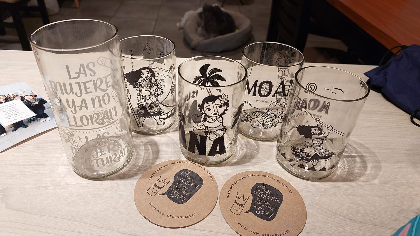 Customer photo review of Disney Moana: Corazón del Mar - Juego de 4 Vasos de 330 ml