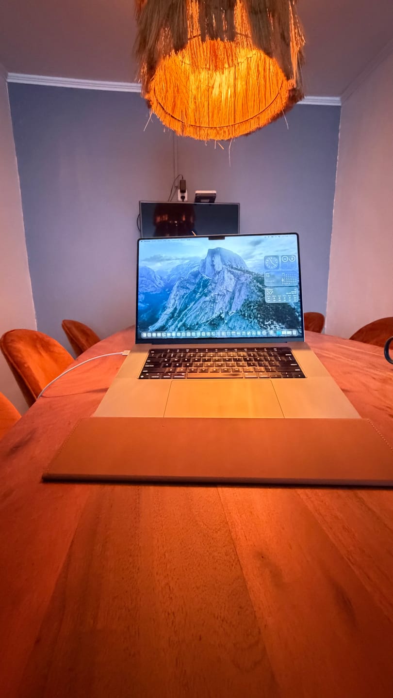 Customer photo review of Funda Notebook Smart Workstation
