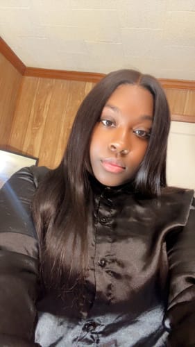 Customer photo review of CurlyMe Pre-bleached Body Wave Hair Wear Go Glueless Wig 7x5 Pre-cut HD Lace Pre-plucked