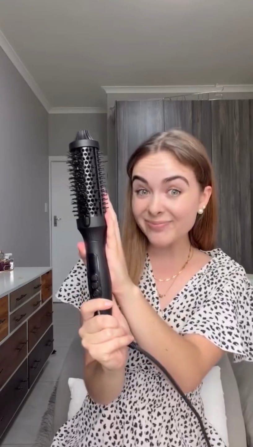 Customer photo review of Charmé Thermal Blowout Brush - Pro Grade Salon Finish