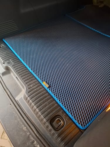 Customer photo review of Fußmatten für Van - Kofferraumwanne