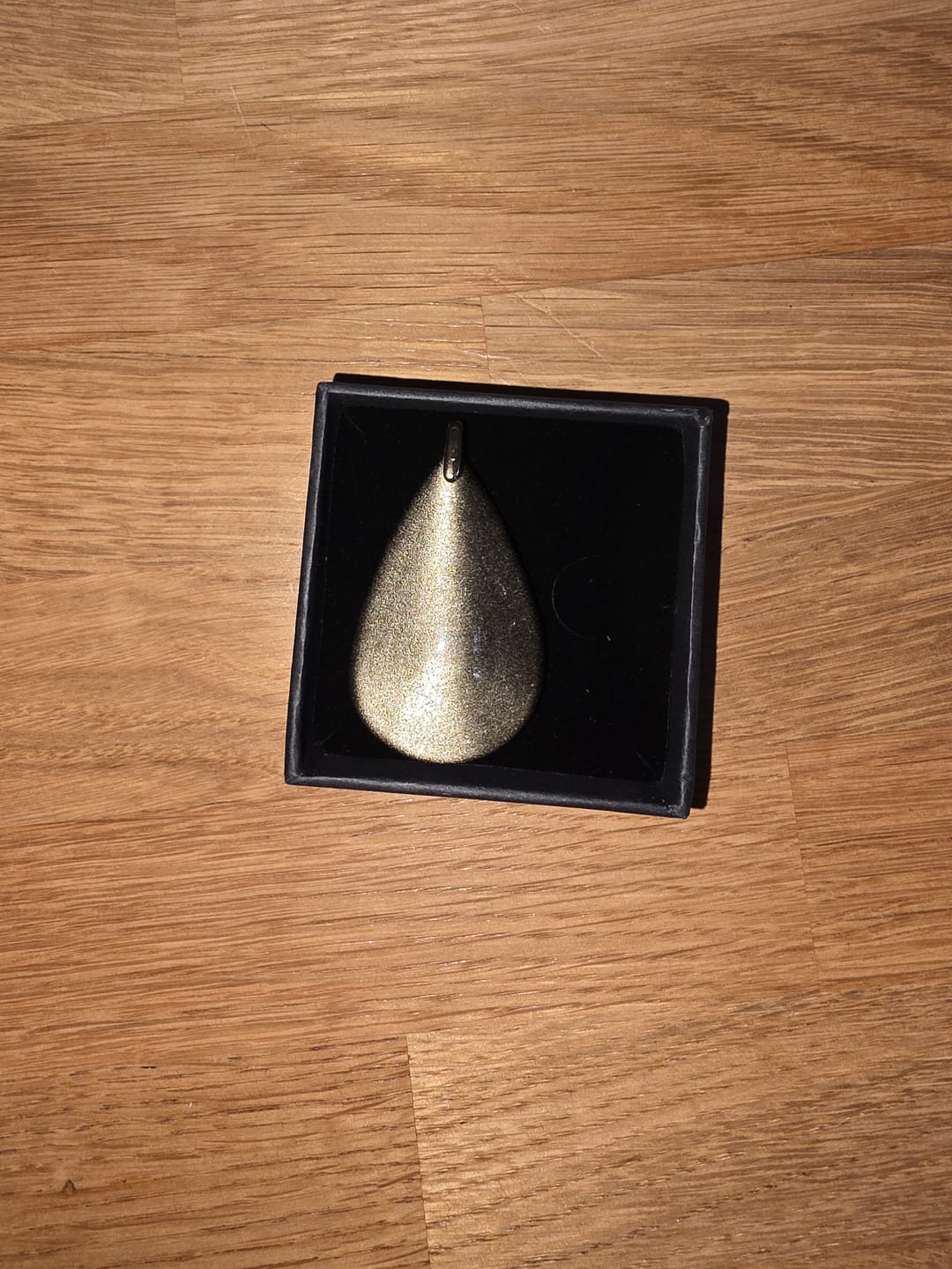 Customer photo review of Pendentif Obsidienne Dorée