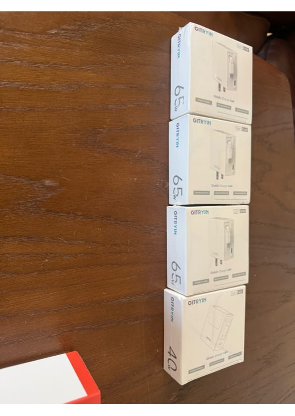 Customer photo review of Gitryin Desktop Charging Station 12-in-1 (65W Combo)