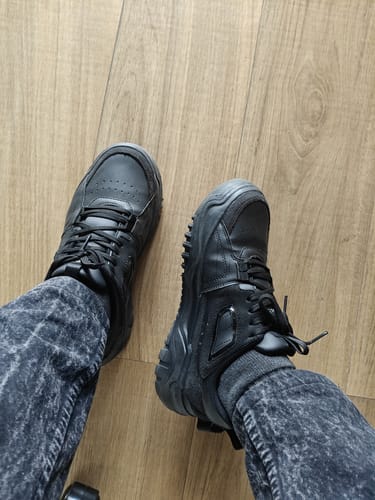 Customer's overhead view of the black Bacca Bucci EVOLVE sneakers paired with dark jeans.