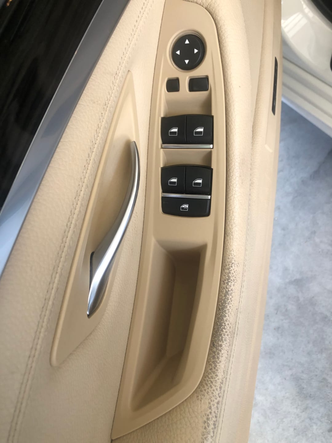 Customer photo review of SPCRSO Inner Door Pull Handle Panel Cover. Covering Panel for BMW 5 Series F10/F11 Models. no-disassembly car Door. Suitable for BMW 520. 523. 525. 528. 530. 535 from 2011 to 2017