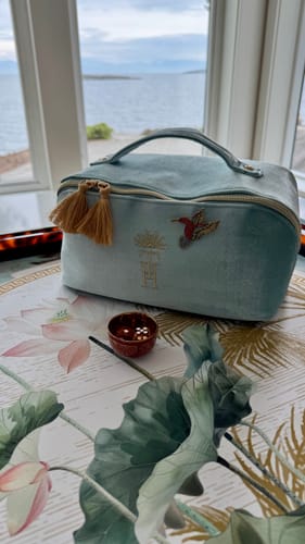 Customer photo review of Sky Blue Velvet Tile Zipper Bag
