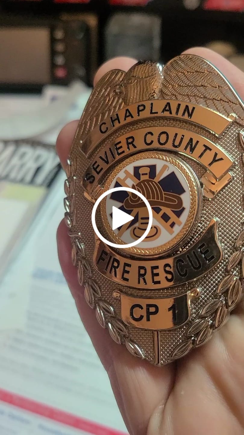 Customer video review of Customizable Badge BA30
