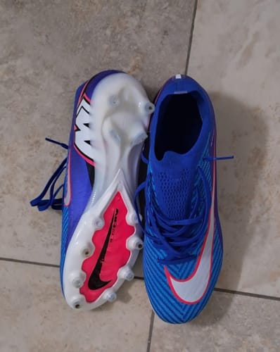 Avis photo d'un client sur Mercurial Vapor 16 AG Attack Pack - Bleu/Argent/Rose