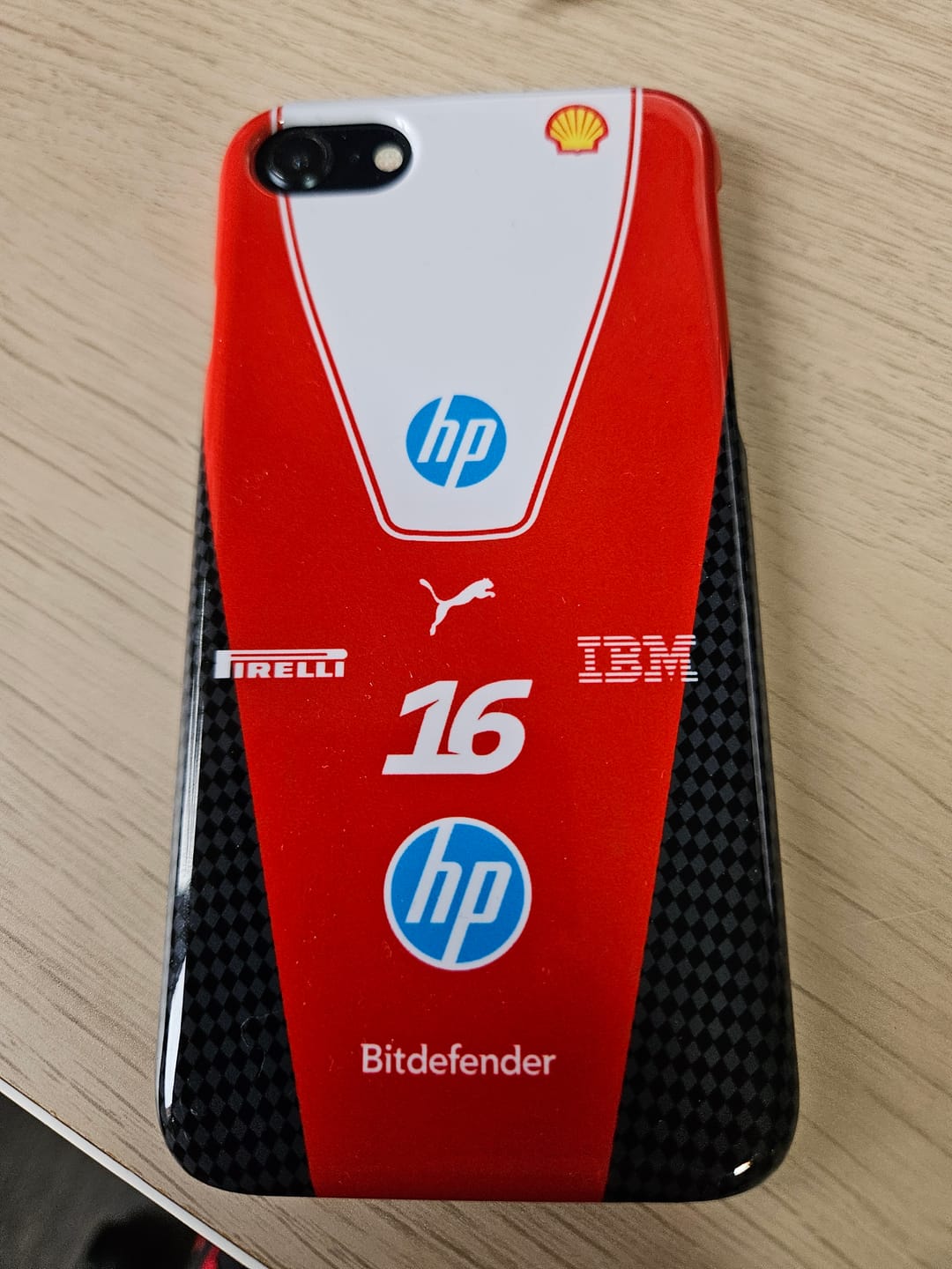 Customer photo review of Ferrari F1 2026 SF-26 Livery - Individuelle Hardcase Hülle für iPhone