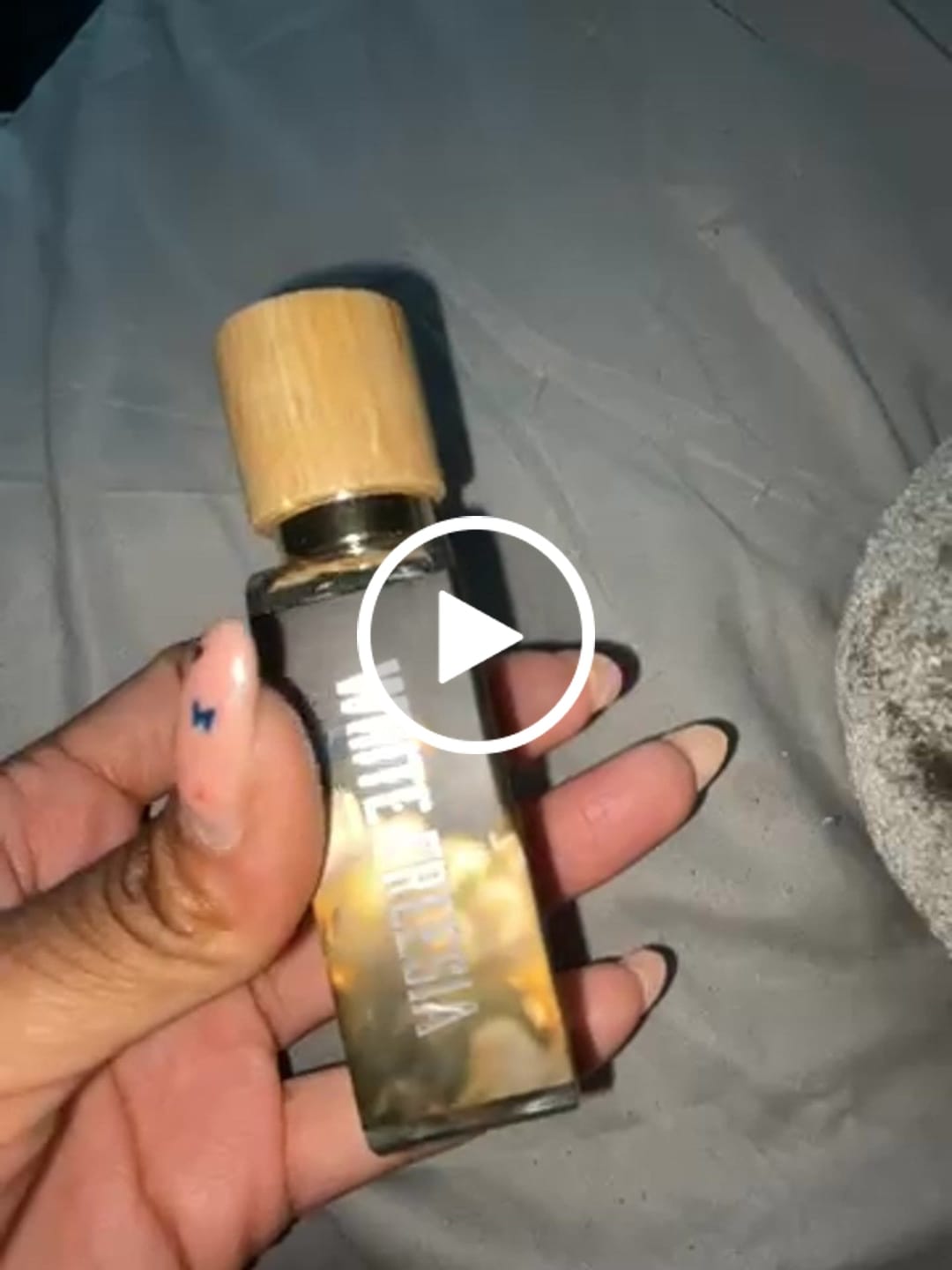 Customer video review of White Freesia