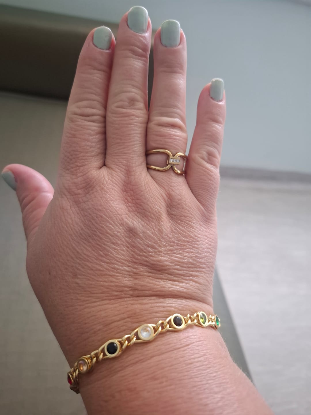 Customer photo review of Pulseira Chloé Banhado em Ouro 18k