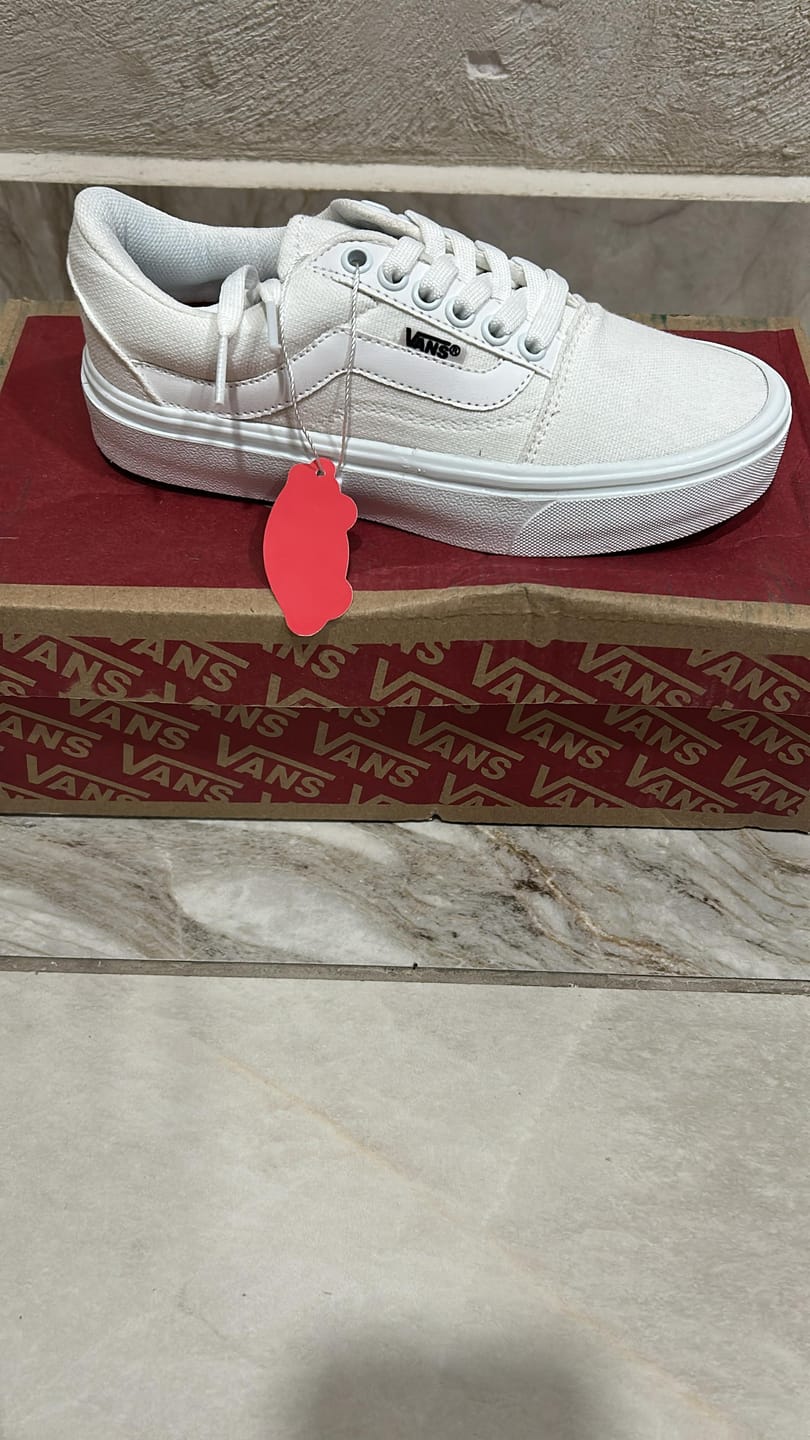 Customer photo review of Tenis 175 Choclo Blanco Total