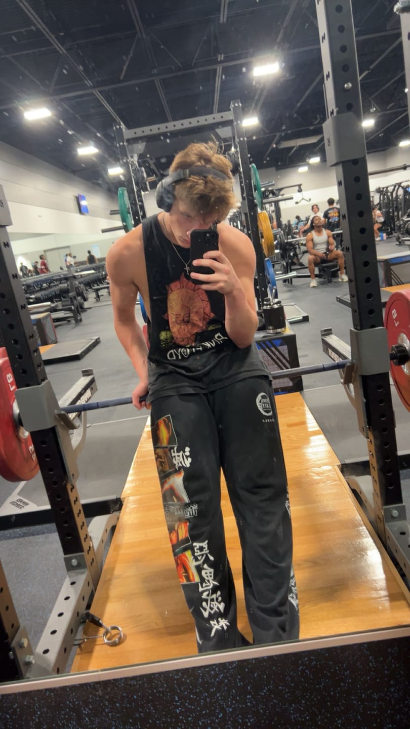 Customer photo review of 2153 - Demon Slayer: Kimetsu no Yaiba - Sweats