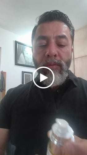 Customer video review of Aceite Para Barba · Paquete De 3 Fragancias