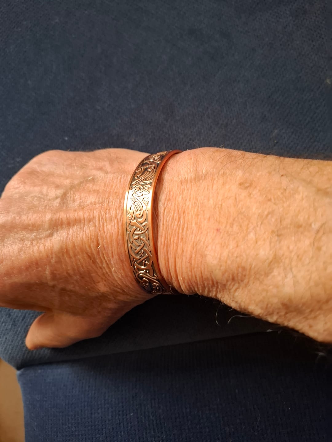 Customer photo review of Tibetischer Glücks Armreif aus Kupfer