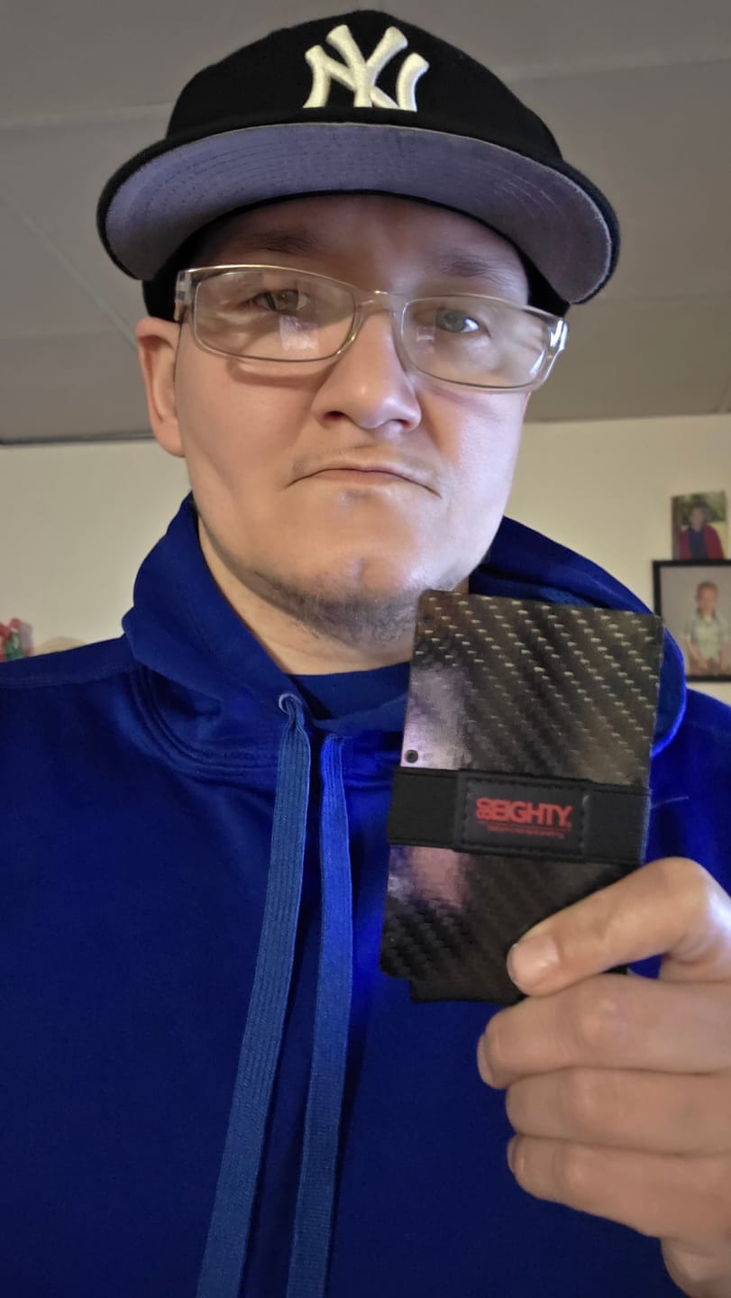 Customer photo review of 80Eighty® Minimalist Carbon Fiber Wallet