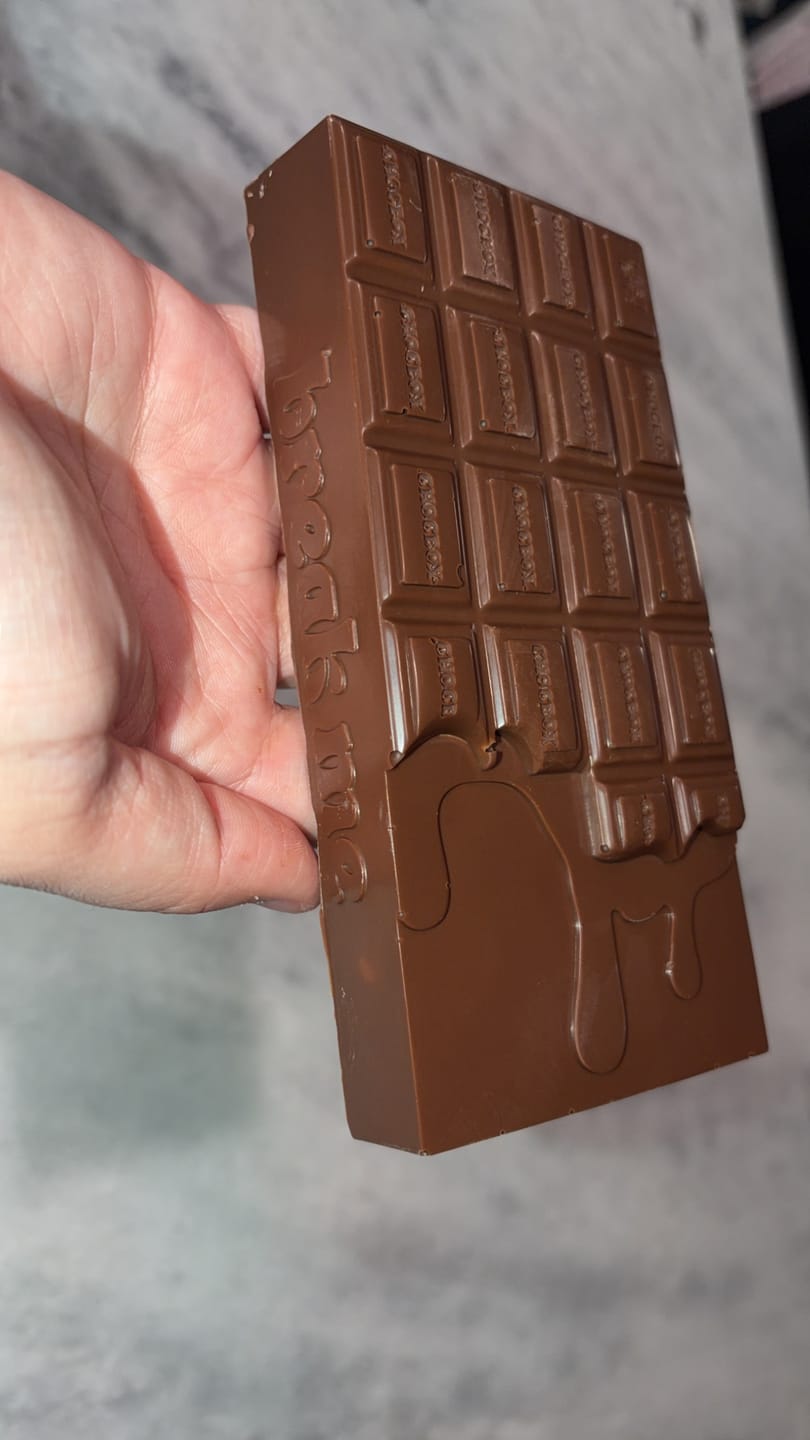 Customer photo review of Pistachio Knafeh Stuffed Chocolate Kit With Reusable Chocolate Bar Mold