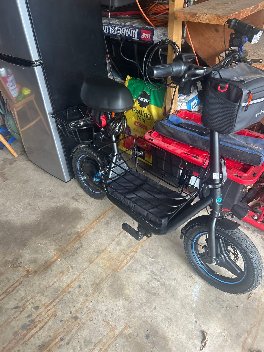 Customer photo review of Gyroor Electric Scooter with Large Middle Basket for Pets & Cargo, 1000W(Peak) Motor and Max load 300lbs &30 Mile Distance