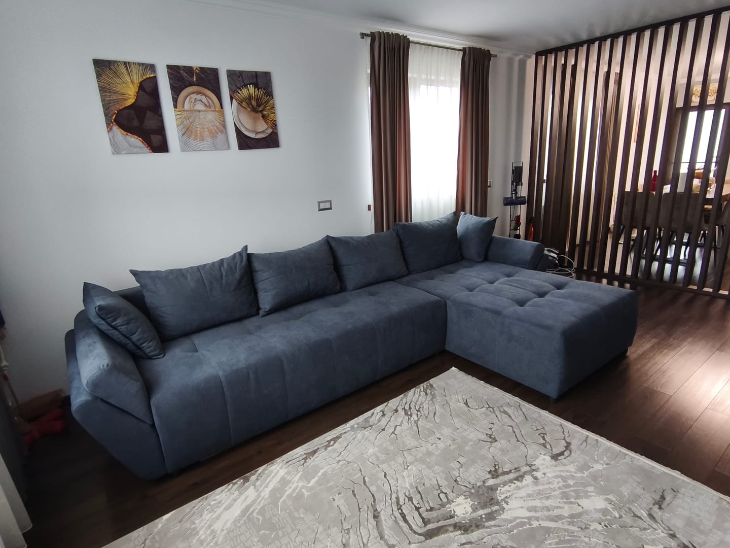 Customer photo review of Colțar extensibil dumonde cu ladă de depozitare si sezut confortabil din spuma high-density,Berlin XL Enjoy Antracit 350x185 cm II