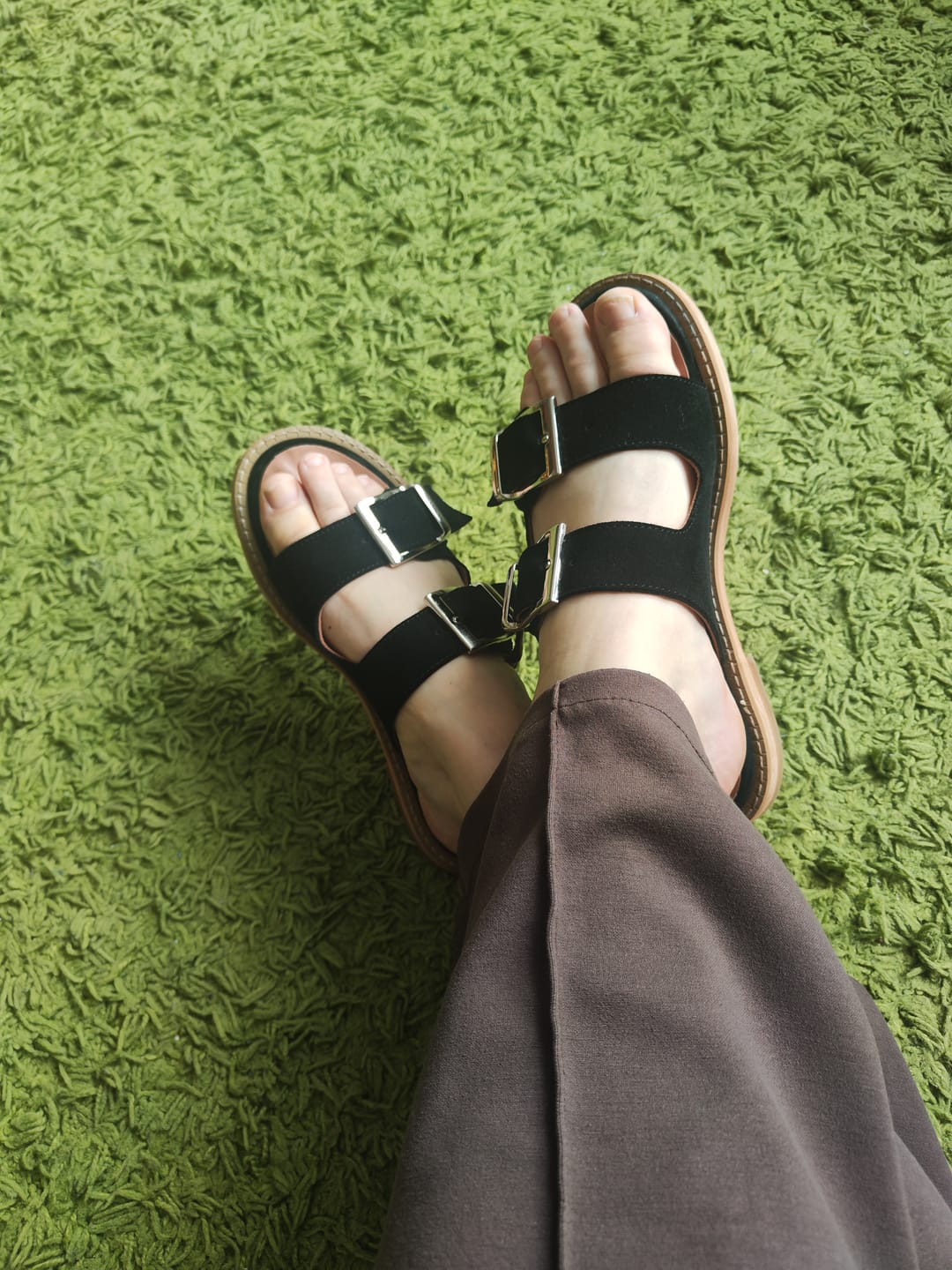 Customer photo review of "Soul sandals, Black"
