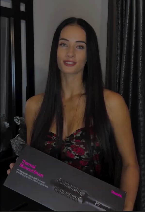 Customer photo review of Charmé Thermal Blowout Brush - Pro Grade Salon Finish