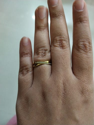 Customer photo review of Cross-Over Stones Lined Twist Ring